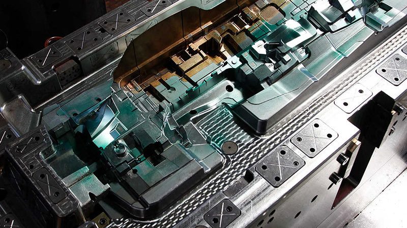 大型吹塑模具：揭秘其制造工艺与关键因素**