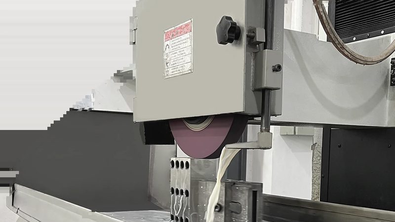 东莞小型硅胶模具加工：工艺解析与选型要点**